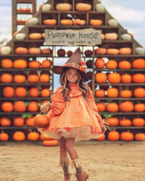 Xare, Epic Halloween Costumes, Handmade Halloween Costumes, Mom Costumes, Pumpkin Halloween Costume, Pumpkin Costume, Girls Holiday Dresses, Homemade Costumes