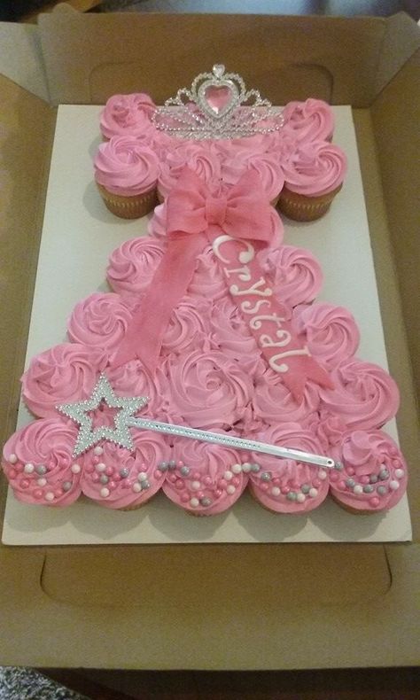 Princess Dress Cupcake Cake, Pink Princess Cupcakes, Barbie Birthday Party Cake Cupcake, Simple Princess Cake Ideas, Princess Cupcakes Ideas, Diy Princess Cake, Crown Cupcake Cake, Cupcake Dress Cake, Princess Birthday Cupcakes