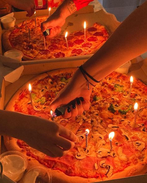 #birthday #birthdayparty #party #partydecorations #cakeideas #pizza #birthdaypartyideas #birthdayideas #friends #partyfood #food #birthdayfood #vibes #goodvibes #aesthetic Summer Birthdays Aesthetic, Pizza Birthday Party Aesthetic, Birthday Party Food Ideas Aesthetic, Pizza Birthday Aesthetic, Sixteen Birthday Aesthetic, 27th Birthday Aesthetic, 16 Birthday Party Aesthetic, 21 Bday Aesthetic, Birthday Activities Aesthetic