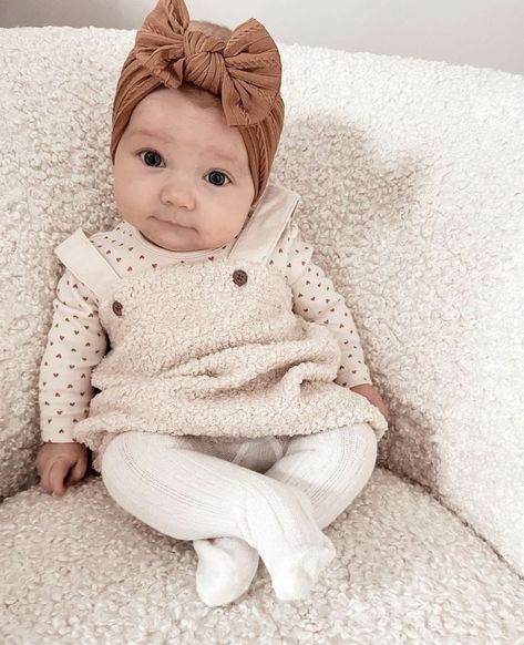 4 Month Old Winter Outfits, Baby Girl Sweater Outfits, Winter Outfits Babygirl, Baby Girl Outfit Inspiration, Winter Baby Outfits Girl, Newborn Spring Outfits, Newborn Girl Winter Outfits, Infant Fall Outfits Girl, Cute Baby Outfits Girl