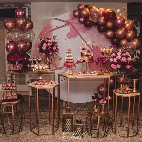 12 Me gusta, 0 comentarios - Decoração Para Festas (@decoracaoparafestasemgeral) en Instagram: "💰 SOMENTE 20 REAIS 💰 . 🎊Curso Decoração para Festas🎊 . Decoração de @deiasideias . . 🔵PROMOÇÃO:…" Gold Birthday Party Decorations, Rose Gold Party Decor, Creative Baby Shower, 21st Birthday Decorations, Gold Birthday Party, Rose Gold Party, 18th Birthday Party, 16th Birthday Party, 25th Birthday