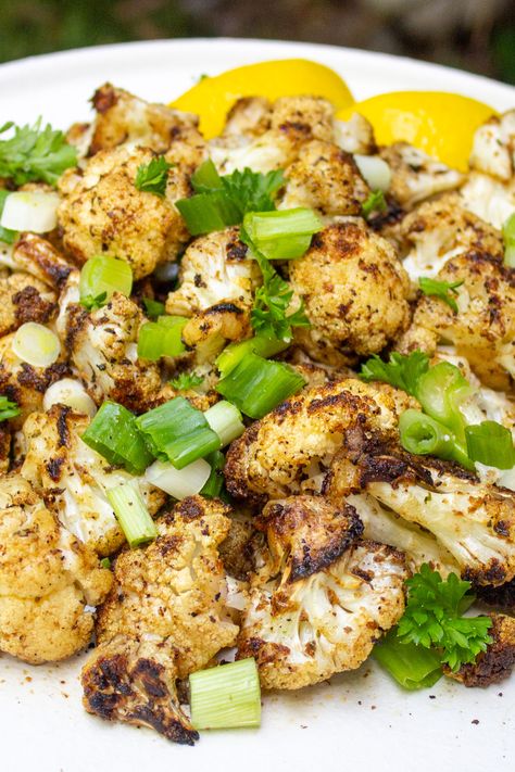 Transform your cauliflower into something special with a wonderful blend of spices and a bit of char. Grilled Cauliflower is an easy healthy side dish for any meal, ready in 15 minutes. The trick to this recipe is using a grill basket - my favorite BBQ tool. Bbq Boneless Chicken Thighs, Side Dish For Chicken, Best Potluck Dishes, Lemon Blueberry Pancakes, Easy Healthy Side Dishes, Mashed Potato Pancakes, Blueberry Pancakes Recipe, Grilled Cauliflower, Raw Cauliflower