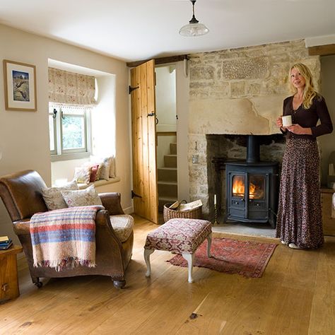 Living room | 1850s Gloucestershire cottage | House tour | PHOTO GALLERY | Style at Home | Housetohome.co.uk Tiny Cottage Interior, Cottage Living Room Ideas, Cottage Lounge, Country Cottage Interiors, English Living Room, Country Style Interiors, Family Living Room, Cottage Living Room, Cottage Renovation