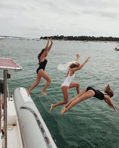 Bachelorette Party Lake Weekend, Boat Bachelorette Party, Bachelorette Party Lake, Pontoon Party, Bachelorette Inspo, Bach Bash, Boat Day, Boat Pics, Bachelorette Party Beach