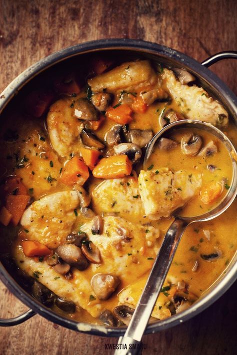 Chicken with Pumpkin and Mushrooms. Making this tomorrow with acorn squash as a substitute for pumpkin Pumpkin Stew, Savory Pumpkin Recipes, Chicken Mushroom, Think Food, Cajun Recipes, Gumbo, Stew Recipes, Pumpkin Recipes, Soup And Salad