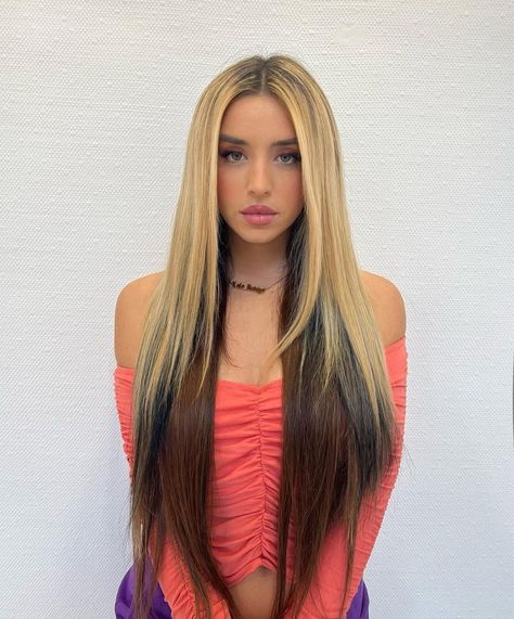 Indigo Hair, Lola Indigo, Beautiful Long Hair, Supergirl, Cute Hairstyles, Hair Inspiration, Hair Stylist, A Woman, Curly Hair Styles