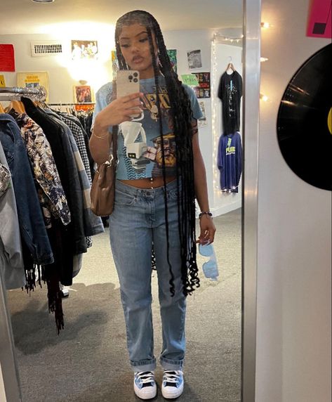 Black girl mirror selfie Converse Outfit Black Women, Converse Outfit Black, Fall Mirror, How To Style Converse, Outfit Black Women, Converse Outfits, Converse Outfit, Style Converse, Jeans And Converse