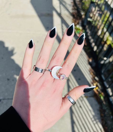 Simple Witchy Nails Almond, White Sharp Nails, Soft Goth Nails, Short Sharp Nails, Witchy Nails Short, Witchy Nails Almond, White Nail Inspo, White Almond Nails, Stiletto Nails Short