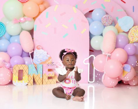 Two Sweet Birthday Backdrop, Sweet One Backdrop With Balloons, Sweet 1 Birthday Party, Sweet One Balloon Arch, Candy Theme Backdrop, Sweet One First Birthday Photoshoot, Sweet One Photo Shoot, Sweet One Birthday Cake, Sweet One Cake Smash