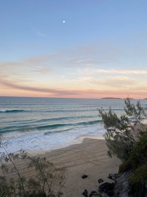 Houses By The Beach, Rainbow Beach, Australian Beach, Sunset Aesthetic, Beach Australia, Sunshine Coast, Beach Aesthetic, Australia Travel, Beach Vibe