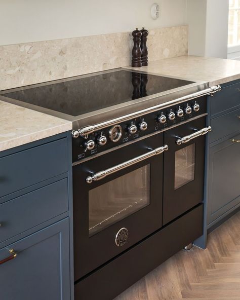 Introducing the classic black @bertazzoni_official heritage cooker—where elegance meets functionality! Upgrade your cooking experience and take advantage of our installation discounts today! (Kitchen interior, Kitchen ideas, Home décor ideas, Small kitchen ideas, Kitchen ideas, Luxury kitchen, Modern kitchen design luxury, kitchen décor, kitchen appliances, range cookers) #kitchengoals #dreamkitchen #kitchendesign #LuxuryKitchen #luxurykitchenappliances #KitchenDesign #KitchenInspo #Kitche... Bertazzoni Heritage Range, Bertazzoni Range Kitchen, Interior Kitchen Ideas, Kitchen Ideas Luxury, Bertazzoni Range, Ideas Small Kitchen, Range Cookers, Kitchen Appliances Luxury, Small Kitchen Ideas