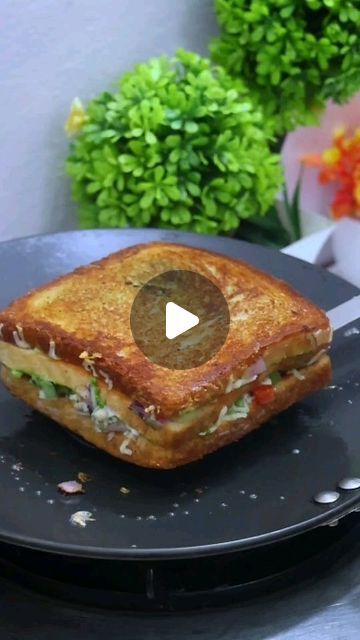 Essen, Veg Sandwiches Recipes, Indian Cooking Recipes Snacks, Veg Sandwich Recipes Indian, Veg Recipes Videos, Indian Sandwich Recipes, Tasty Snacks Recipes, Bread Sandwich Recipe Indian, Sandwich Videos