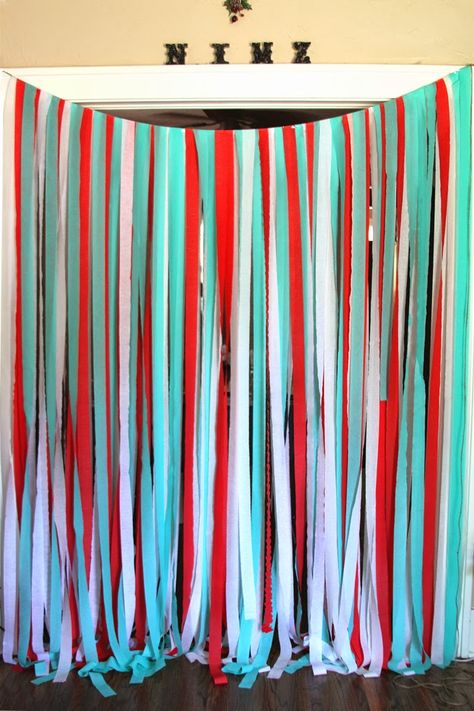 Streamer Ideas, Party Streamer, Streamer Wall, Diy Streamers, Streamer Decorations, Rainbow Backdrop, Rainbow Party Decorations, Streamer Backdrop, Rainbow Parties