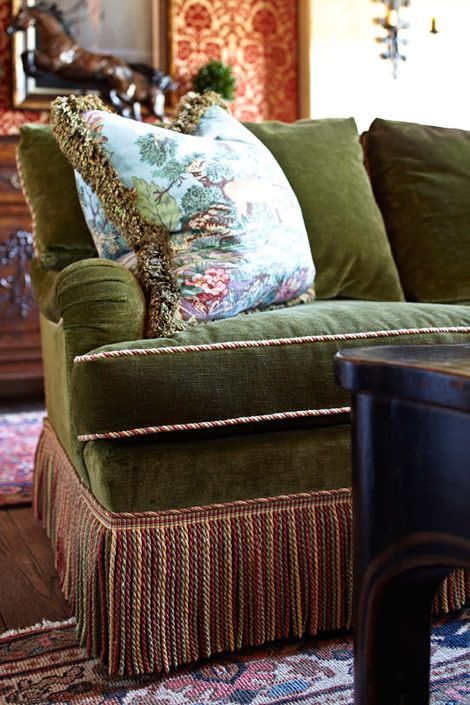 Eye For Design: Decorate With Furniture Trimmed In Bullion Fringe Salons Cottage, Haute Bohemian, Upholstery Ideas, Pastel Interior, Country Manor, Green Couch, Soft Furniture, Deco Rose, Green Velvet Sofa