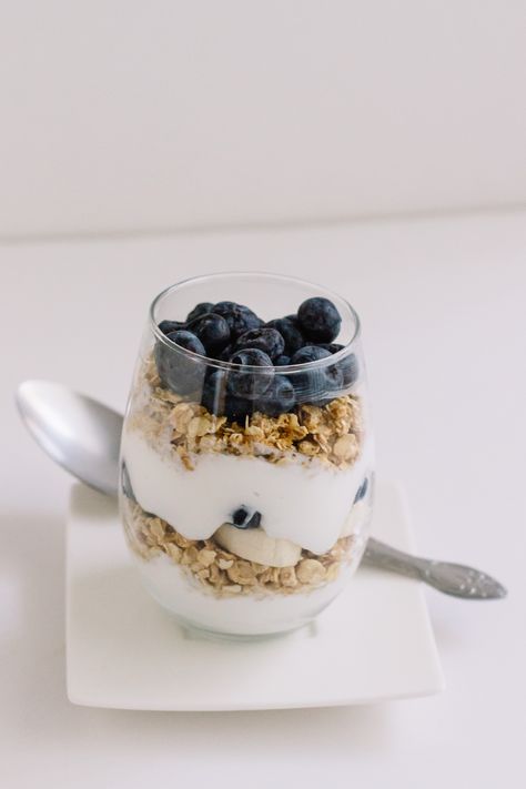 Blueberry Yogurt Parfait, Yogurt With Blueberries, Healthy Parfait Recipes, Blueberry Parfait, Highbush Blueberry, Blueberry Yogurt, Parfait Recipes, Healthy Blueberry, Yogurt Parfait