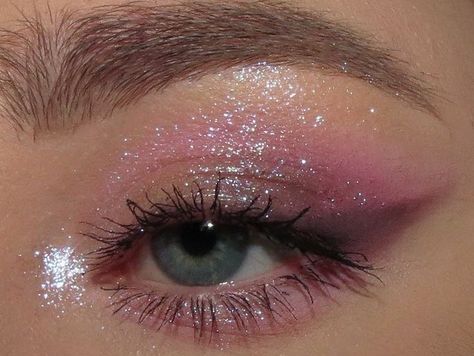 Pink Eye Makeup Blue Eyes, Brown Eyes Pink Eyeshadow, Fun Pink Makeup Looks, Ethereal Makeup Looks Wedding, Pink Pearl Makeup, Pink Shimmer Makeup, Pink Euphoria Makeup, Pink Eye Looks, Pink Sparkle Makeup