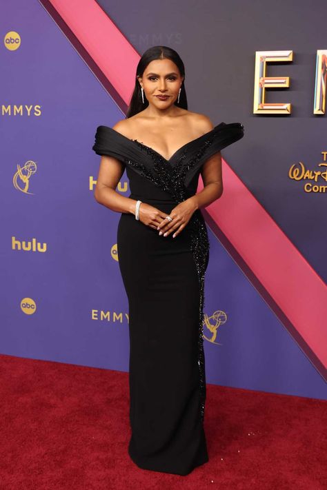 Vestidos Oscar, Emmys Red Carpet, Rich Fashion, Classic French Style, Georges Chakra, Valentino Haute Couture, Best Red Carpet Looks, Mindy Kaling, The Emmys