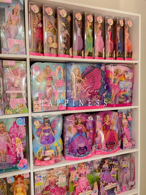 Barbie Movie Collection, Barbie Organization, Old Barbie Dolls, Soft Kidcore, Princess Kitty, Barbie 2000, Barbie Room, Organizer Ideas, Barbie Collector Dolls