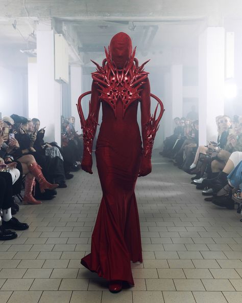 ‚ARTIFACTS OF UNCERTAIN TRANSFORMATION‘ LOOK 6 Red Lycra dress with hand-sewn lace applications, paired with a meticulously crafted sculpture shaped using 3D printing from recycled PETG, sourced from fashion industry packaging waste. Presented @berlinfashionwe Design and creative direction: @marlon__ferry Photography and light concept: @lewin.ber Photography assistance and videography: @mks.dng Show assistant: @katharinaschweizr Soundtrack: @eli.jah.taylor Hair and Makeup: @facesbynicky ... Gore Fashion, Artistic Photoshoot, Dress Transformation, Light Concept, Black Designers, Lycra Dress, Killer Queen, Fashion Videos, Future Fashion