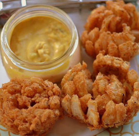 Blooming Onions, Blooming Onion Recipes, Pecan Pie Cake, Deep Fried Recipes, Slow Cooker Times, Blooming Onion, Onion Vegetable, Chipotle Mayo, Winter Cooking