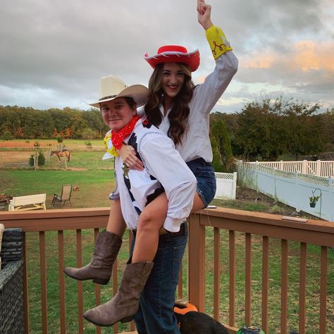 Jesse And Woody Costume Couple, Jessie And Woody Costumes Couple, Woody And Jesse Costume, Jesse Costume, Halloween Costumes Redhead, Jessie Cosplay, Jessie Halloween Costume, Couples Costume Ideas, Halloween Duo