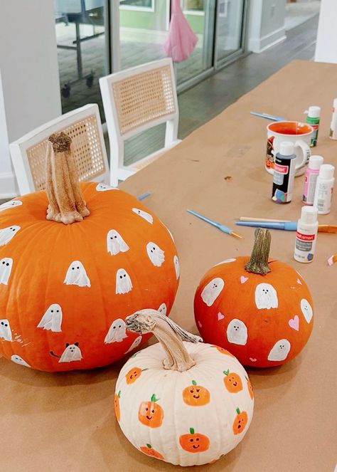 Preppy Autumn, Awesome Pumpkin Carvings, Pumpkin Aesthetic, Adorable Food, Cute Pumpkin Carving, Painting Pumpkin, Halloween Pumpkins Painted, Creative Pumpkins, Fall Yall