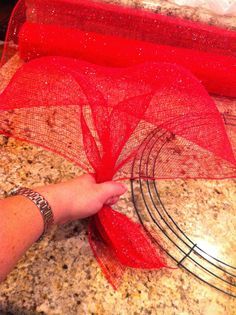 Diy Deco Mesh Wreath, Deco Mesh Garland, Making Mesh Wreaths, Mesh Ribbon Wreaths, Deco Mesh Wreaths Tutorials, Deco Mesh Wreaths Diy, Mesh Wreath Tutorial, Mesh Wreath Diy, Wire Wreath Frame