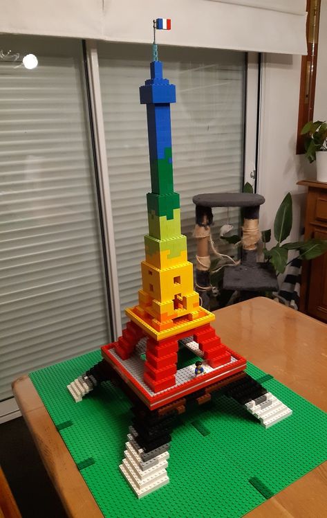 Lego Crafts For Adults, Lego Eiffel Tower, Lego Tower, Lego Duplo Train, Lego Lamp, Lego Diy Crafts, Lego Basic, Easy Lego Creations, Lego Challenge