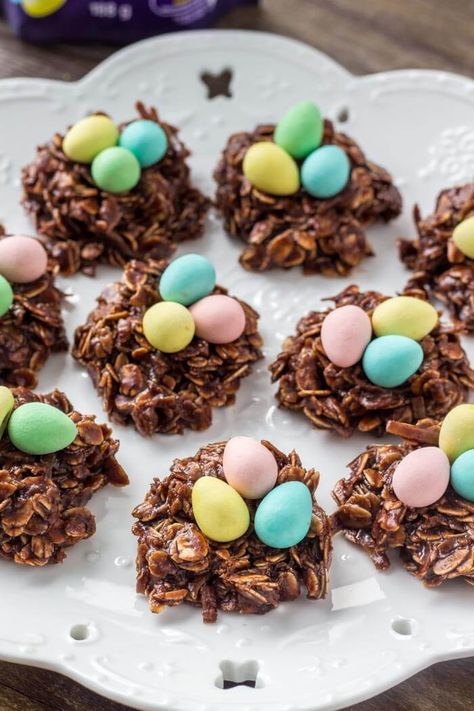 If you're looking for a super easy recipe that's perfect for Easter - then these Easter Nest Cookies are just the thing. #easter #minieggs #eastercandy #nobake #easternests Easter Nest Treats, Birds Nest Cookies, Easter Egg Nest, Easter Cookie Recipes, Easter Food Appetizers, Easy Easter Treats, Cadbury Eggs, Easter Nests, Candy Egg