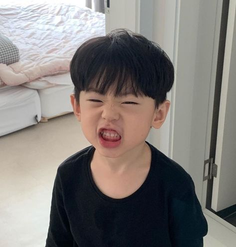 Ulzzang Boy Selca, Korean Toddler Boy, Asian Kids Boy, Japanese Kids, Korean Best Friends, Ulzzang Kids, Cute Asian Babies, Korean Babies, Cute Boy Pic