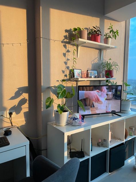 Ikea Shelves Bedroom Desk, Kallax Aesthetic Room, Tv Console Aesthetic, Kallax Tv Board, Ikea Kallax Tv, Kallax Living Room, Kallax Shelf Ideas, Ikea Shelves Bedroom, Ikea Kallax Desk