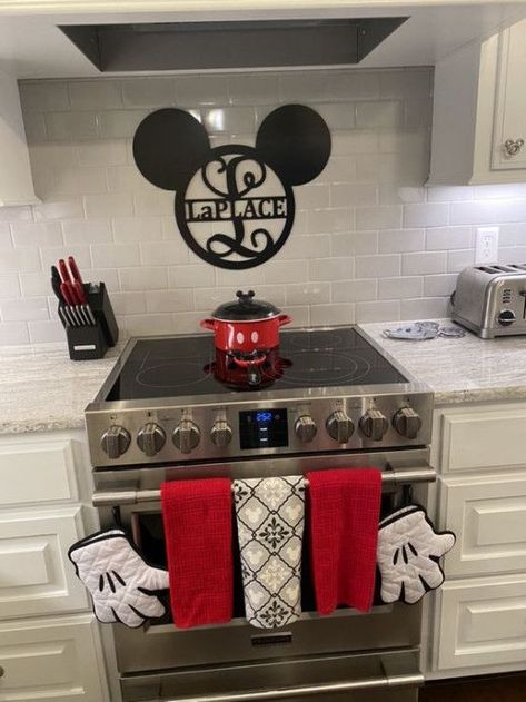 Disney Inspired Kitchen, Mickey Mouse Kitchen Ideas, Disney Themed Kitchen, Mickey Mouse Living Room, Adult Disney Room Decor, Disney Kitchen Ideas, Disney Landscaping, Mickey Kitchen Decor, Mickey And Minnie Kitchen