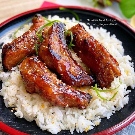 Teriyaki Pork Ribs, Teriyaki Pork, Plating Ideas, Bbq Pork Ribs, Pork Ribs, Sriracha, Asian Food, Chicken Wings, Asian Recipes