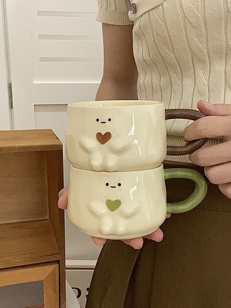 Matching Cups Friends, Matching Cups Couple, Cute Mug Set, Ceramic Cups Aesthetic, Couple Mugs Aesthetic, Matching Mugs Ceramics, Matching Mugs Aesthetic, Couple Pottery Ideas, Matching Ceramic Mugs