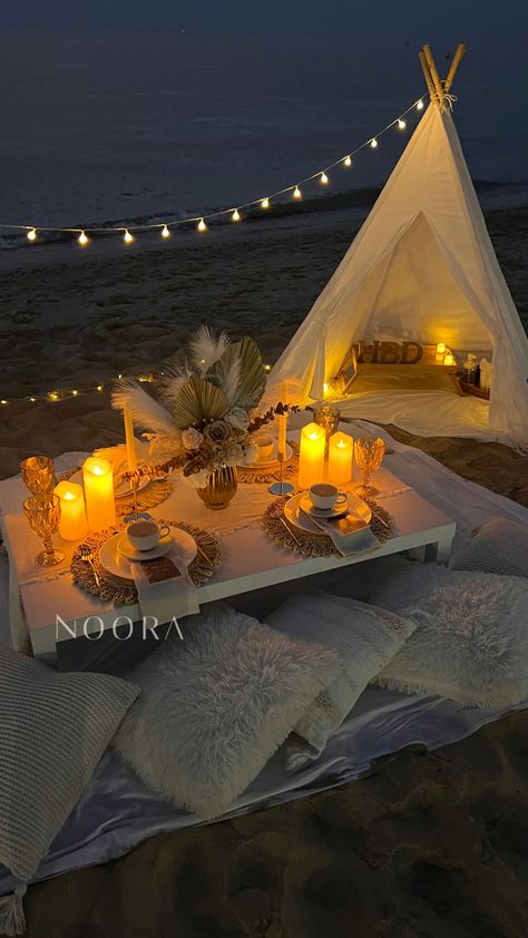 White boho Birthday picnic setup romantic date nights Romantic Beach Date Night, Birthday Picnic Aesthetic, Picnic Romantico, Dubai Birthday, Romantic Home Dates, Romantic Beach Picnic, Beach Date Night, Beach Picnic Party, Picnic Party Decorations