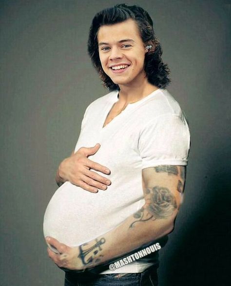 Louis Tomlinson Baby, Gambar One Direction, Harry Styles Memes, Harry Styles Funny, Baby News, Harry Styles Imagines, Baby L, Harry Styles Wallpaper, Harry Styles Pictures