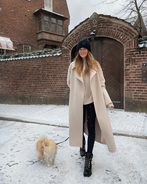 Beige Wool Coat Outfits, Scandinavian Winter Fashion, Wool Coat Outfits, Wool Coat Outfit, Scandinavian Outfit, Beige Wool Coat, Scandi Fashion, Blazer And T Shirt, Scandinavian Fashion