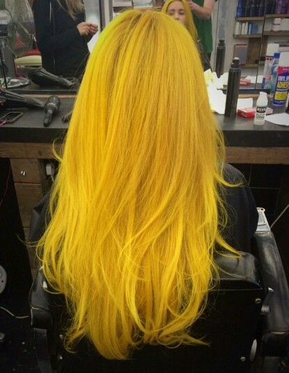 Yellow Hair Color Ideas, Yellow Hair Color, Penteado Cabelo Curto, Yellow Hair, Dye My Hair, Cool Hair, Hair Inspiration Color, Colorful Hair, Hair Colours