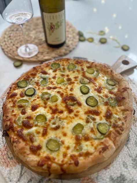 The BEST Dill Pickle Pizza — Steph the Sommelier Dill Pickle Pizza Recipe, Dill Pickle Pizza, Pickle Pizza Recipe, Pickle Pizza, Easy Pickle, Rock Recipes, Pickle Slices, Tomato Pie, Easy Appetizers