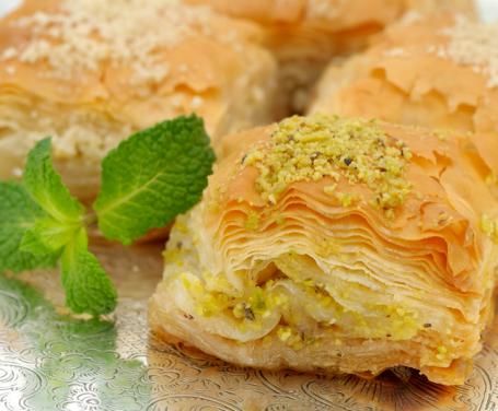 Ricetta Baklava turca Phyllo Recipes, Pistachio Baklava, Turkish Baklava, Pasta Filo, Pasta Fillo, Baklava Recipe, Lebanese Food, Lebanese Recipes, Exotic Food