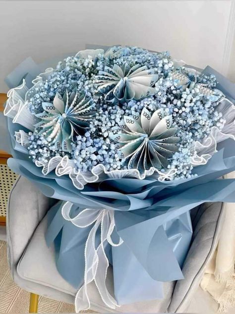 Money Bouquet 1000 Pesos, Flowers Money Bouquet, Money Flower Bouquet Diy, Canadian Money Bouquet, Money Bouquet Philippine Peso, Blue Money Bouquet, Bucket Money Flower, Debut Gift Ideas, Flower With Money Bouquet