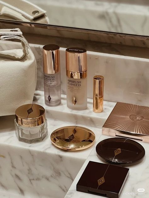 Charlotte Tilbury makeup Maquillage On Fleek, Charlotte Tilbury Makeup, Makeup Bag Essentials, Eye Makeup Pictures, Basic Makeup, Eye Makeup Designs, Makeup Aesthetic, Fancy Makeup, Makeup Eye Looks