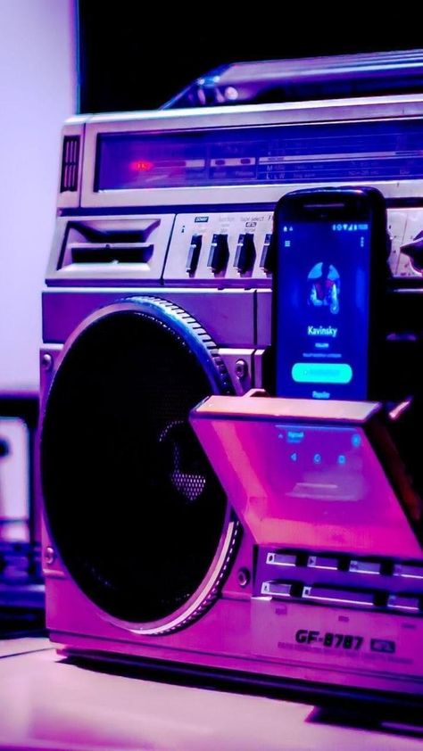 Retro Boombox Aesthetic, 80s Boombox Aesthetic, Radio Waves Aesthetic, Neon Music Aesthetic, Boombox Aesthetic, Synthwave Art, New Retro Wave, Cute Backgrounds For Phones, Cyberpunk Aesthetic