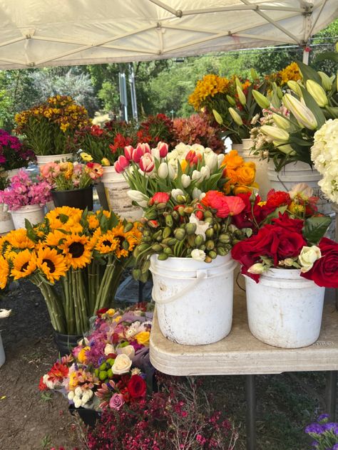 Farm Market Ideas, Farmers Market Flowers, Flower Shop Decor, Market Flowers, Boquette Flowers, Flower Farmer, Nothing But Flowers, Flower Therapy, Flowers For You