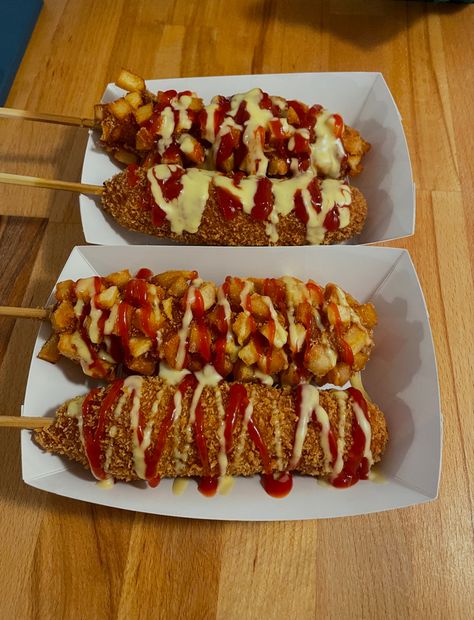 Korean Hotdogs Aesthetic, Korean Takeout Aesthetic, Korean Food Photography Aesthetic, Korean Street Food Aethstetic, Korean Food Pics, Korean Corn Dog Aesthetic, Korean Junk Food, Korean Hotdogs Recipe, Corndog Aesthetic