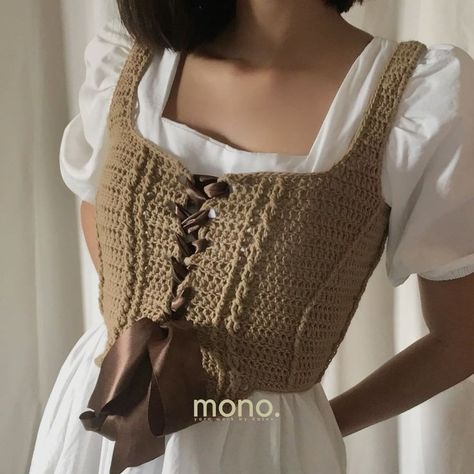 Mode Crochet, Diy Vetement, Crochet Tops Free Patterns, Crochet Design Pattern, Crochet Clothing And Accessories, Crochet Clothes For Women, Crochet Summer Tops, Crochet Simple, Crochet Fashion Patterns