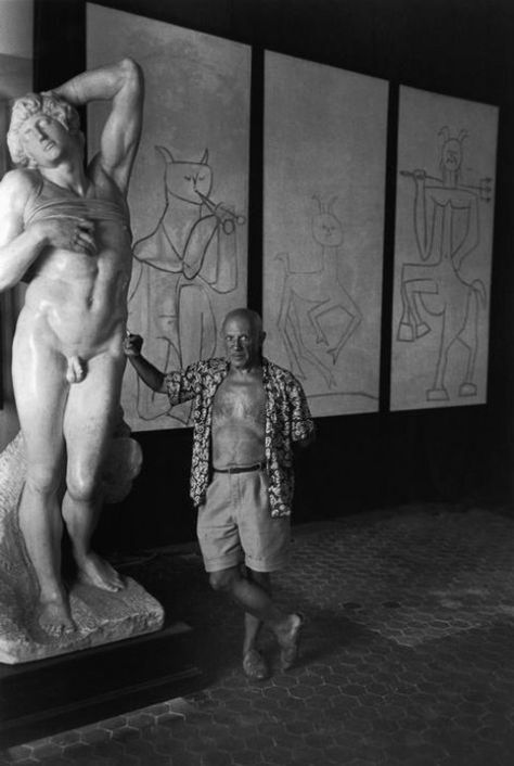 Pablo Picasso, photo by Robert Capa Picasso Antibes, Mougins France, Cubist Movement, Francisco Goya, Urban Culture, Spanish Painters, Historical People, Henri Rousseau, Paul Cezanne