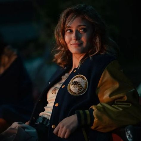 'Yellowjackets' Creators Dispel All Your Crazy, Paranoid Fan Theories — Femestella Melanie Lynskey, Lauren Ambrose, Joel Mchale, Ella Purnell, Fan Theories, Yellow Jackets, Opening Credits, Christina Ricci, Yellow Jacket