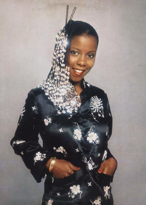 Patrice Rushen--Composer, Producer, Singer and pianist in the early 1980s, photographed by Bobby Holland. A child prodigy and classically trained pianist, the 1976 USC graduate is best known for her hit songs “Forget Me Nots” “Haven’t You Heard,” and “Remind Me.” And yes, her beautiful headful of braids! Her songs have been sampled countless times, most notably by Will Smith (“Men In Black”) and Mary J. Blige (“You Remind Me”). Ms. Rushen gets about 30 requests every week to sample her music. Patrice Rushen, R&b Artists, Soul Singers, Vintage Black Glamour, Men In Black, Black Music, I Love Music, Music Icon, Soul Music