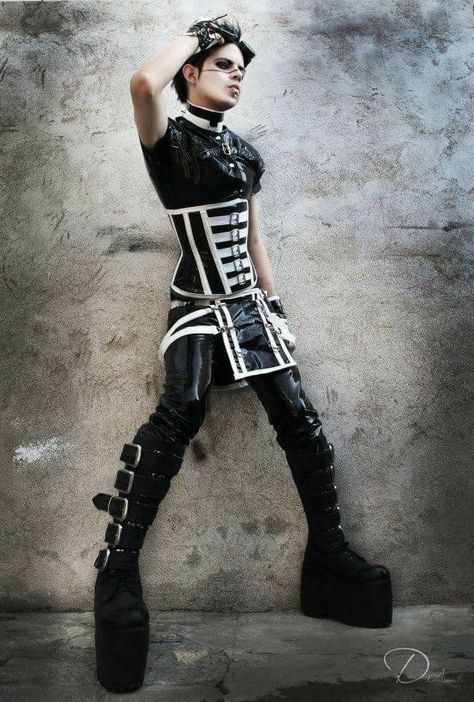 Cybergoth Outfits Men, Cybergoth Male, Styl Emo, Cybergoth Outfits, Goth Ideas, Goth Inspiration, Cybergoth Fashion, Alt Subcultures, Outfits Male